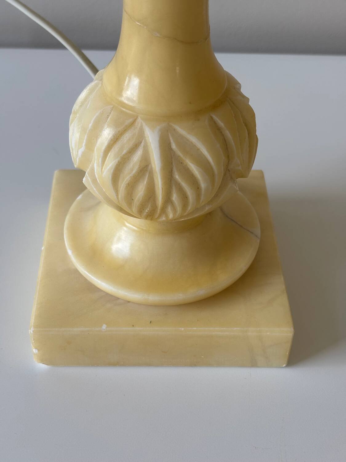 Tulip lamp in alabaster