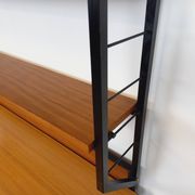 Bureau italien moderniste avec bibliothèque étagère string teck métal