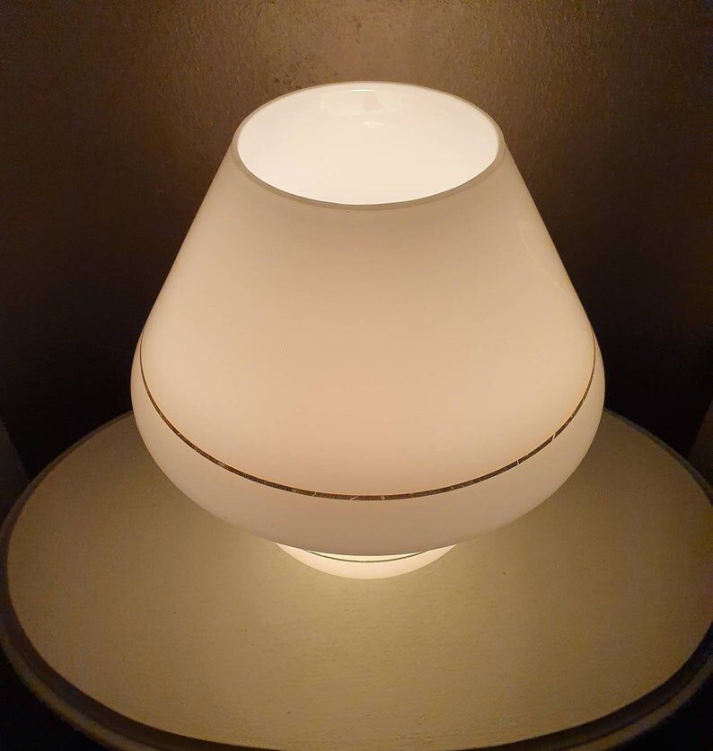 All-glass mushroom lamp with golden lines