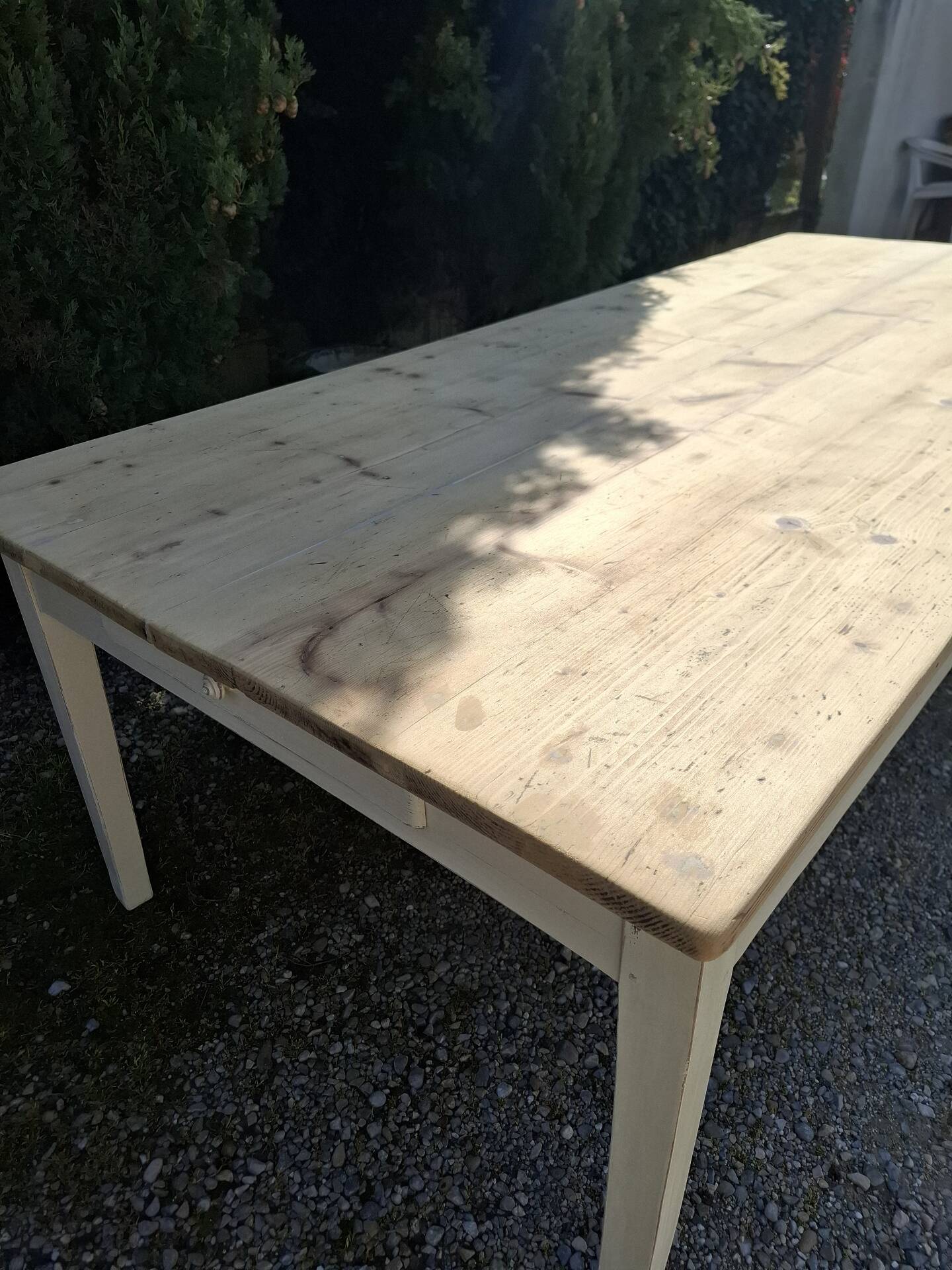 Farm table