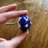 2 buttons, ceramic door handles, white blue