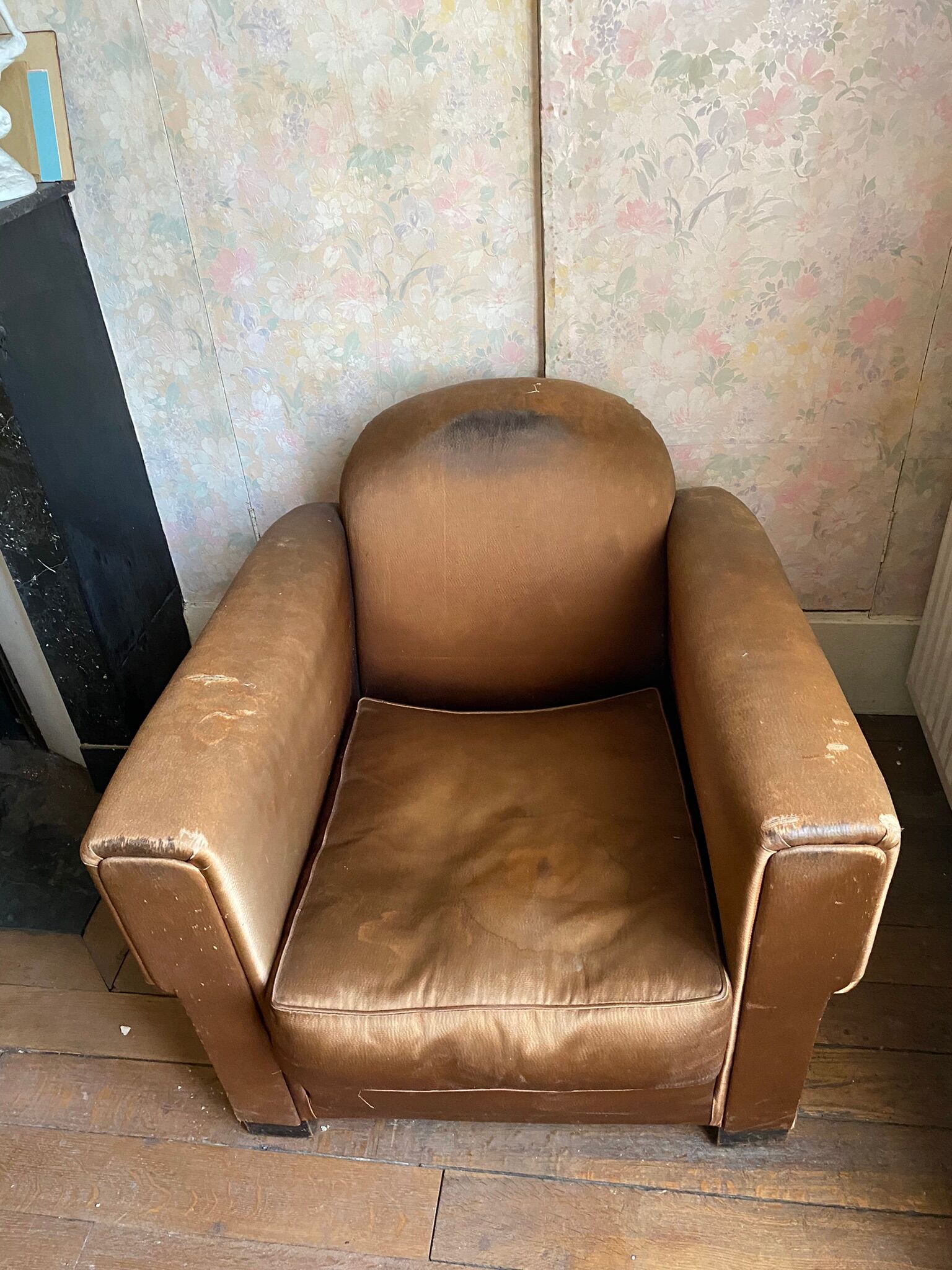 Vintage club armchair in brown fabrics to restore