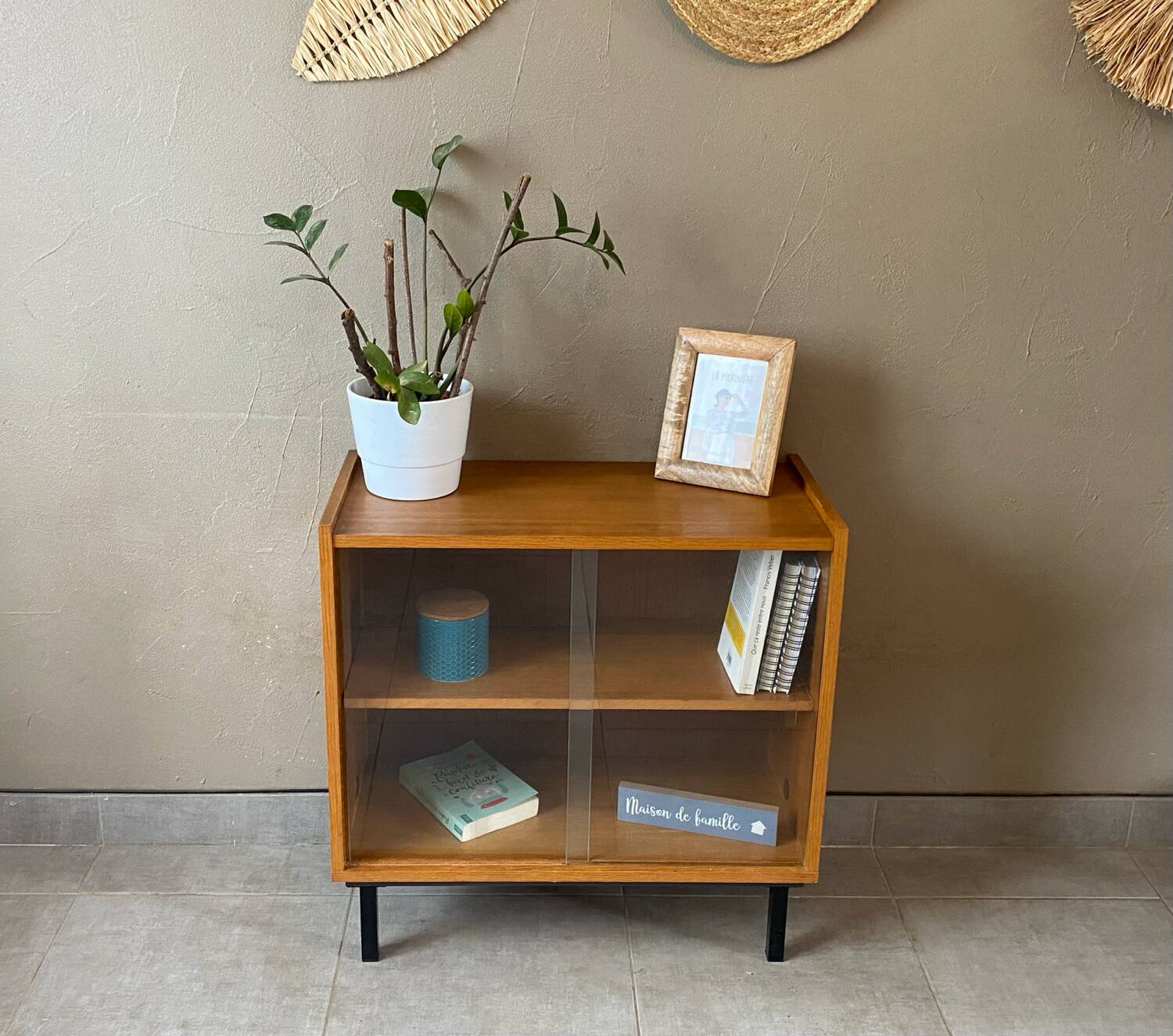 Vintage display cabinet (or TV cabinet)
