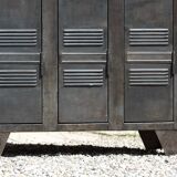 Acial triple metal locker