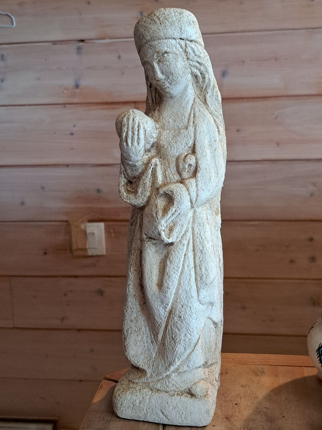 Statue en pierre Vierge à la boule