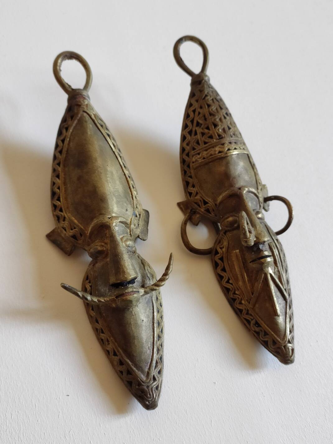Duo de masques africains bronze