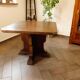 Table rustique en chêne avec piètement central