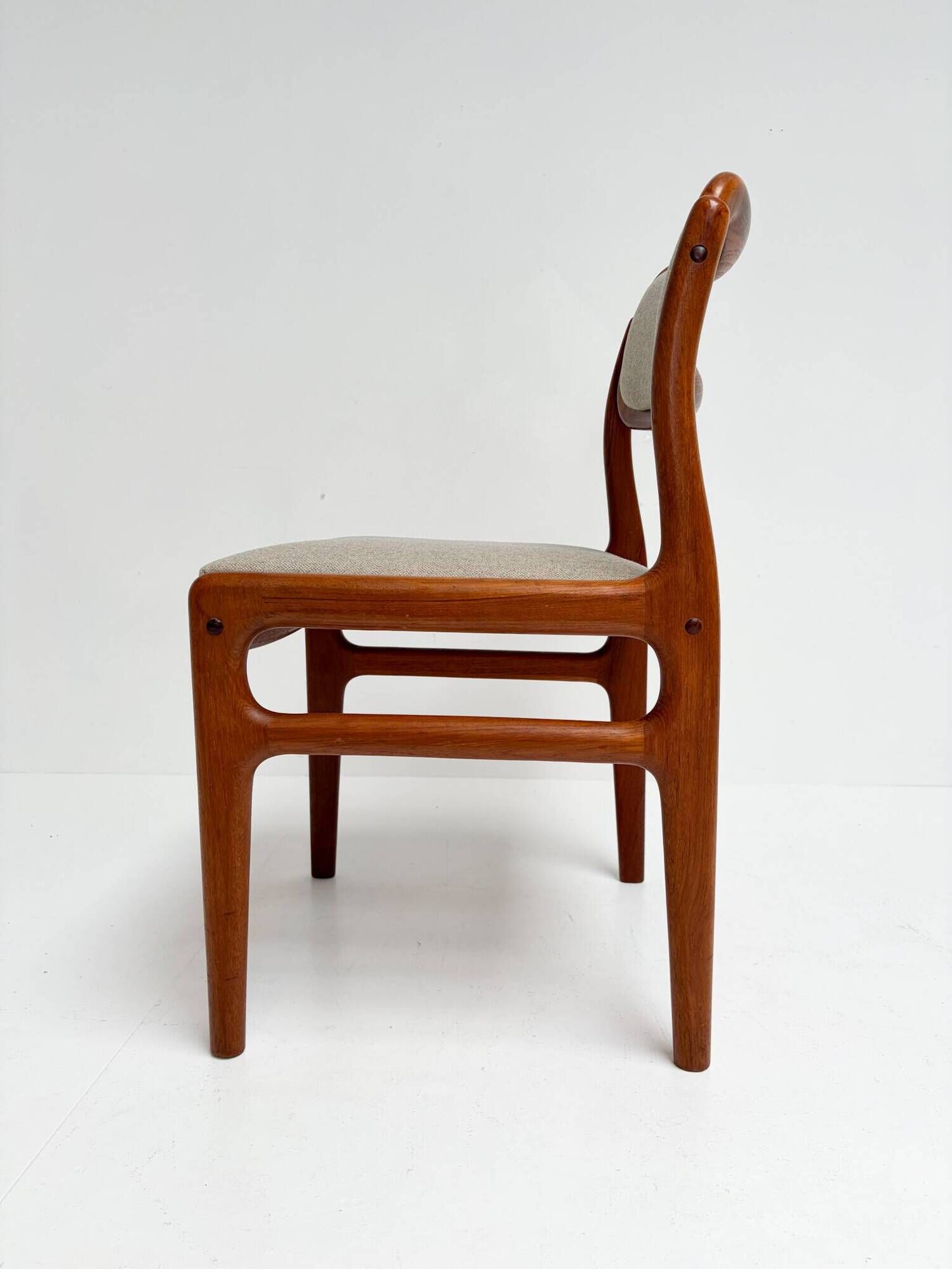 Set of 6 Danish design chairs by Johannes Andersen for Uldum, 1960s
