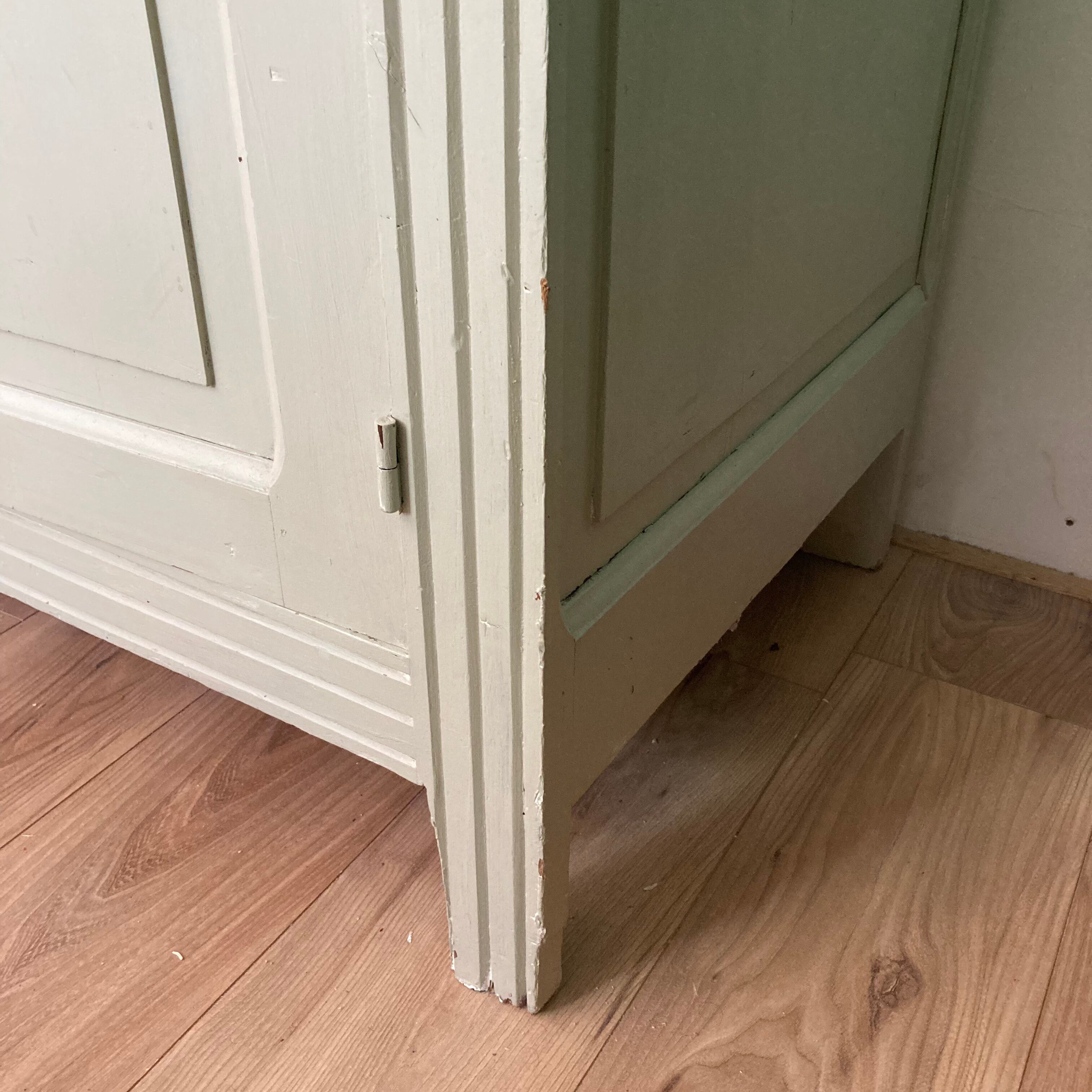 Armoire parisienne verte