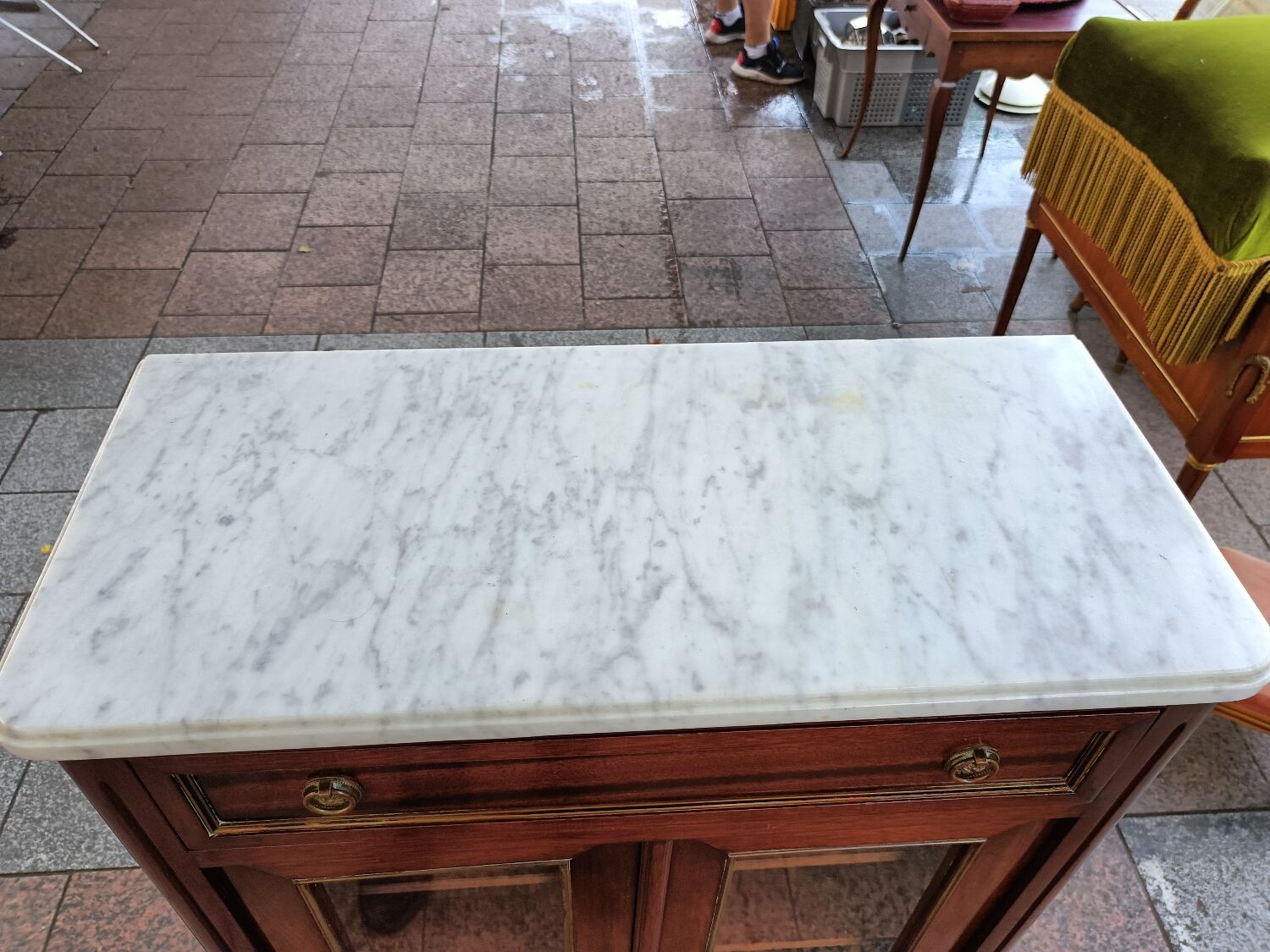 Bookcase forming showcase styleLouis XVI marble top