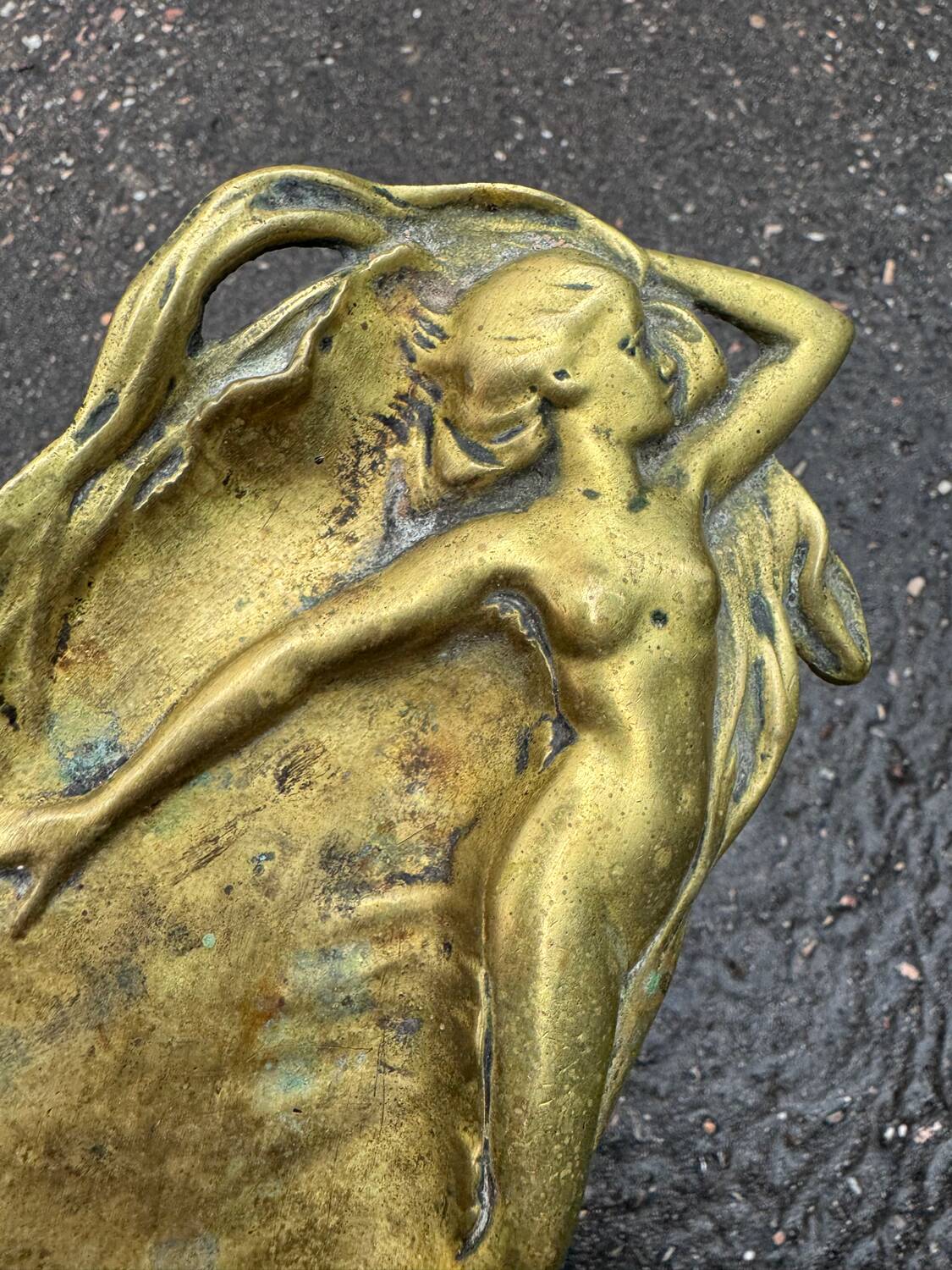 Art Nouveau bronze catchall