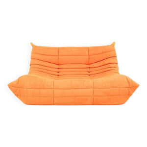 Sofa Togo conçu par Ligne Roset Petit Canapé Couleur Orange Juteux
