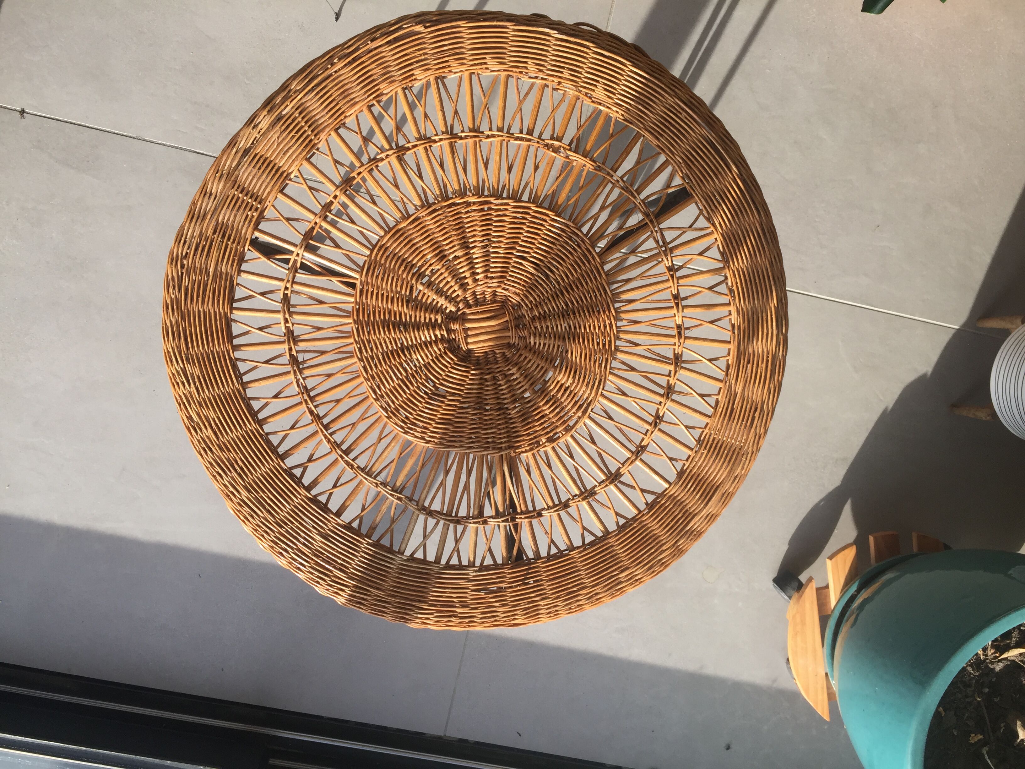 Low table in wicker and black metal, vintage