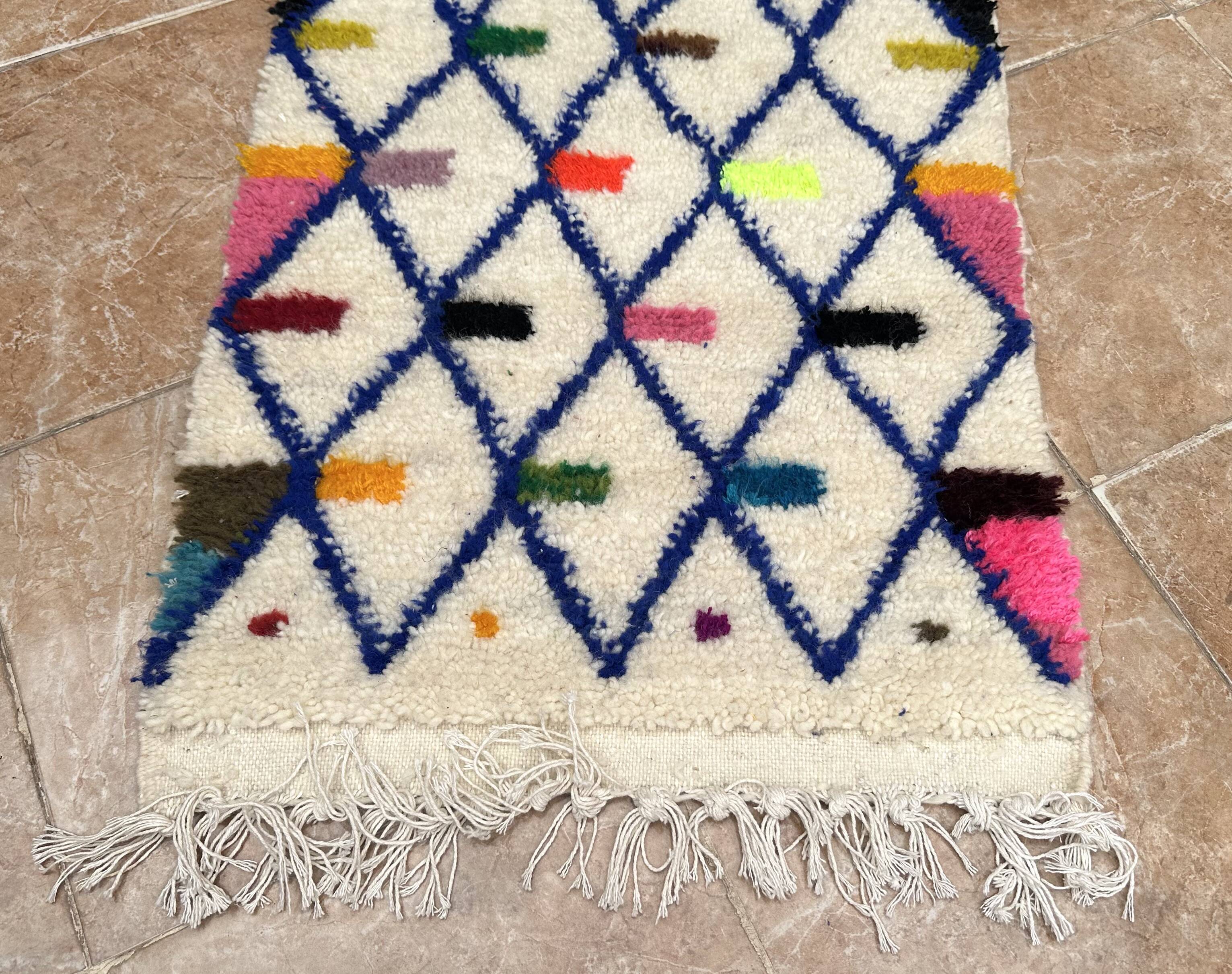 Small handmade Moroccan rug, small Beni Ouarain rug in Berber wool,