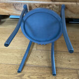 Curved wooden armchair from the late 19th/early 20th century.