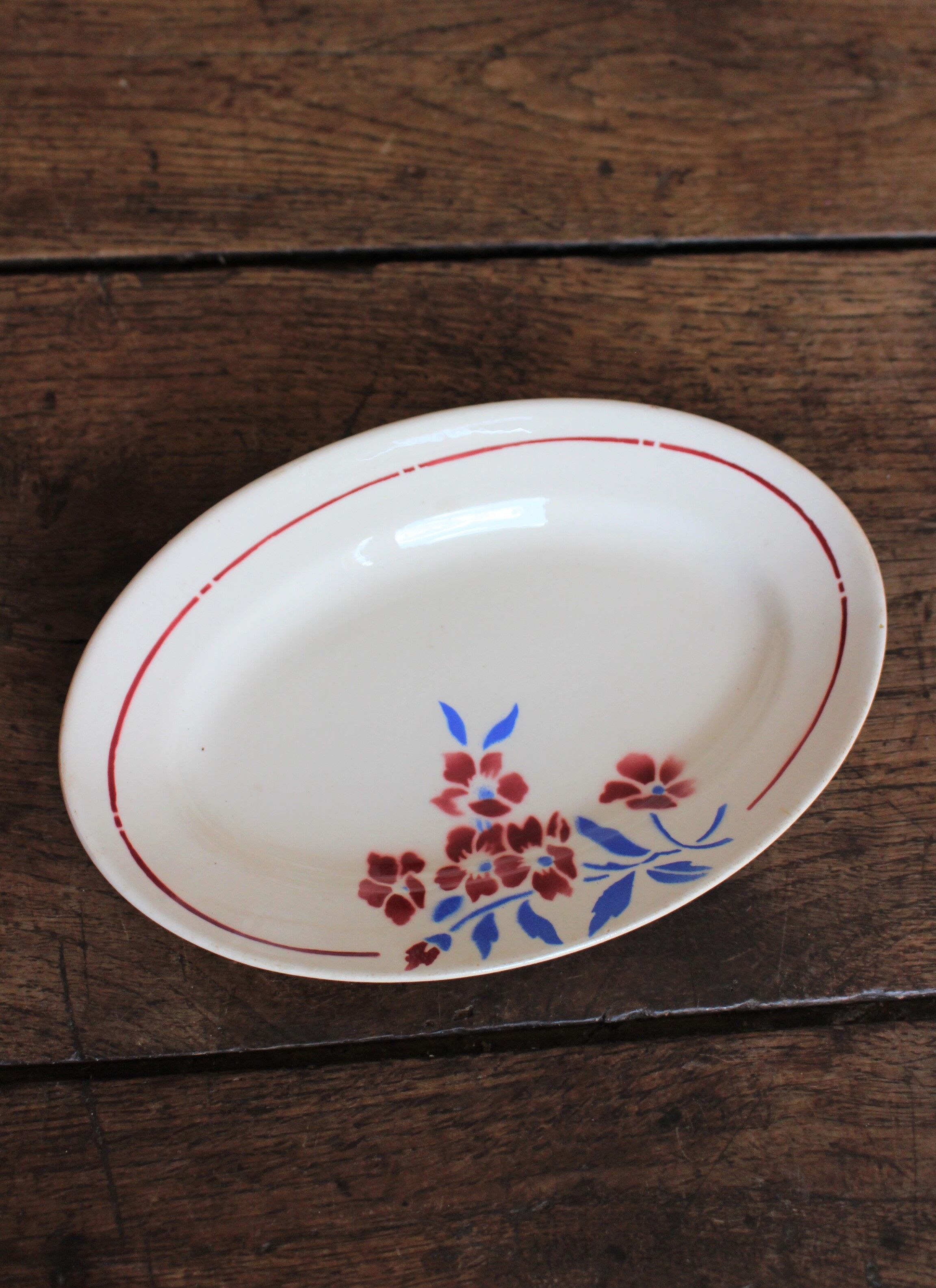 Ravier Badonviller Art Deco Small flat oval flowers red blue