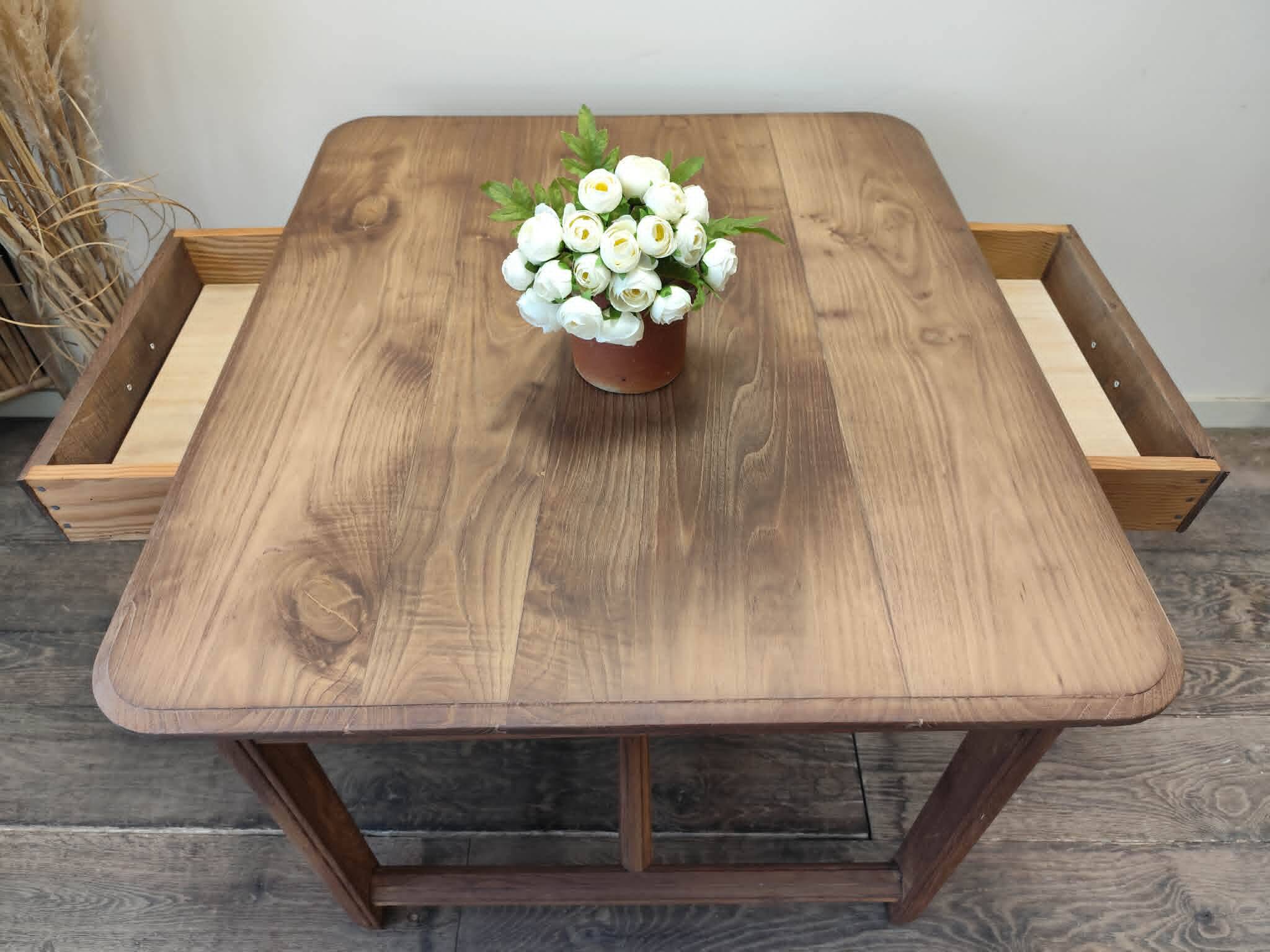 Square farmhouse table in solid oak.