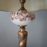 Lampe de salon laiton, et opaline