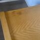table d'appoint vintage en bois clair style Séverin Hansen