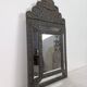Miroir à parecloses en laiton repoussé de style hollandais