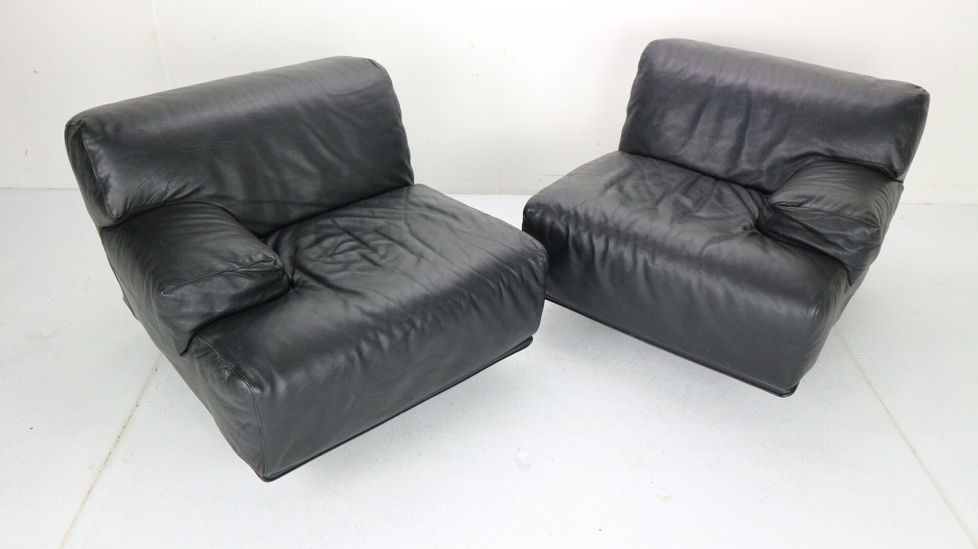 Leather 2-seater sofa "Fiandra" by Vico Magistretti for Cassina, 1970, Italy