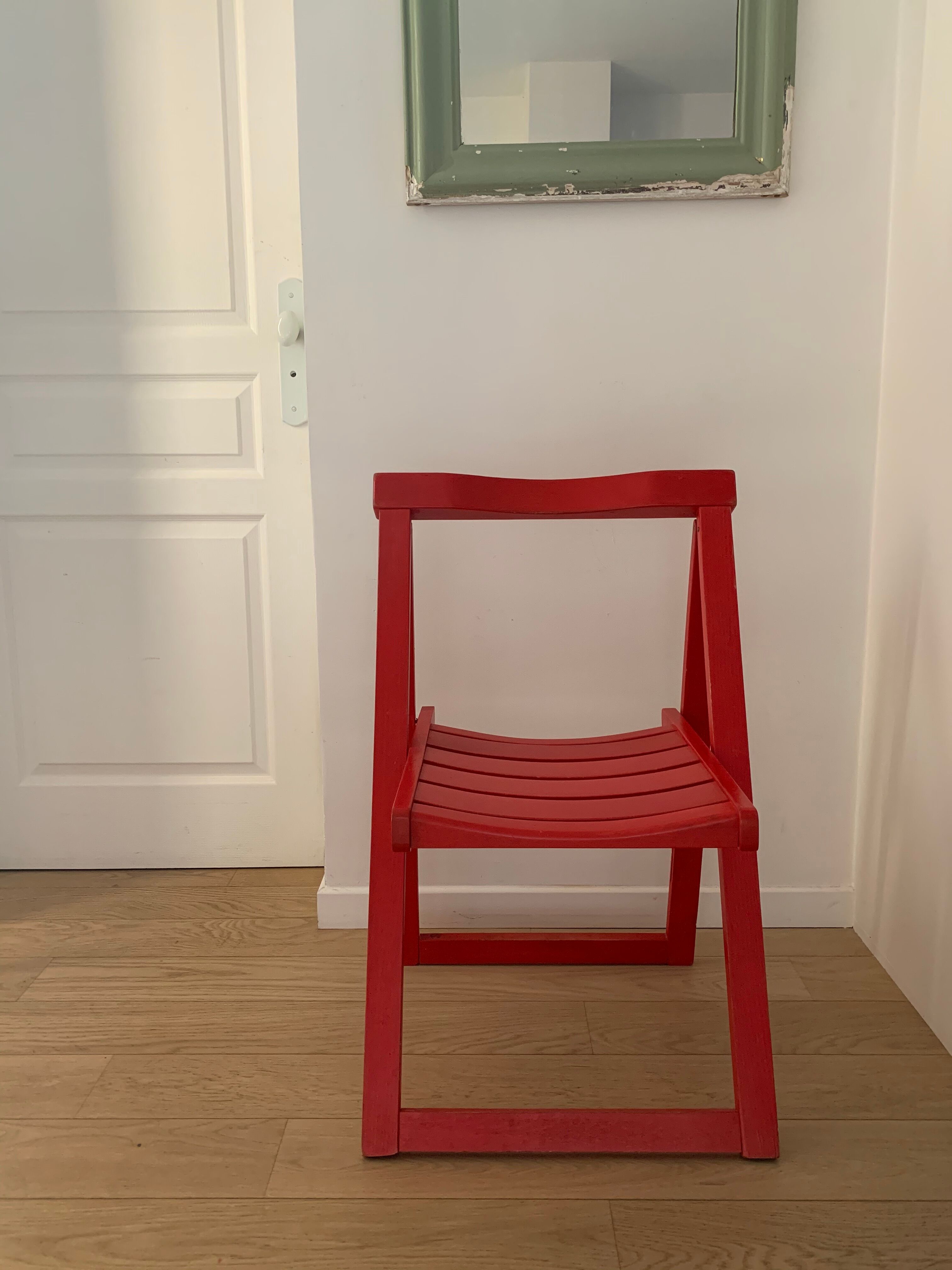 Duo vintage folding chairs