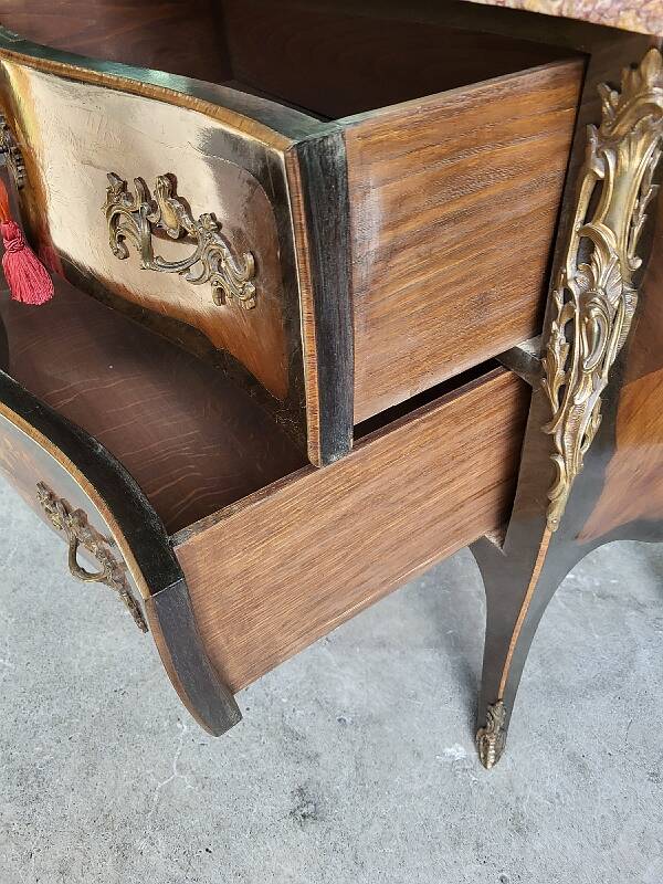 Commode sauteuse en bois de rose plateau en marbre rose