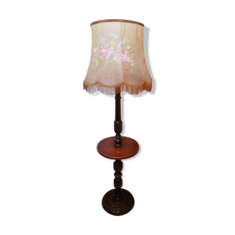 Lampadaire en chêne années 50 avec tablette et abat-jour en soie peinte à la main