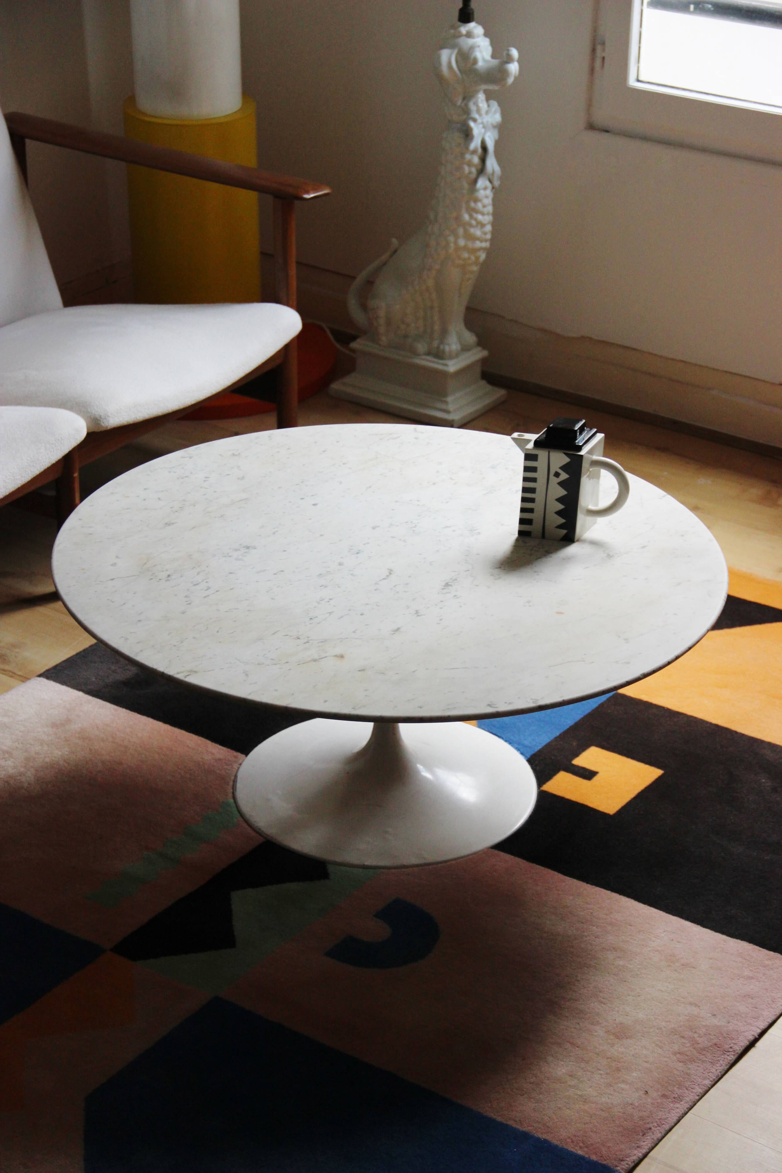 Round coffee table by Eero Saarinen for Knoll, Carrara marble
