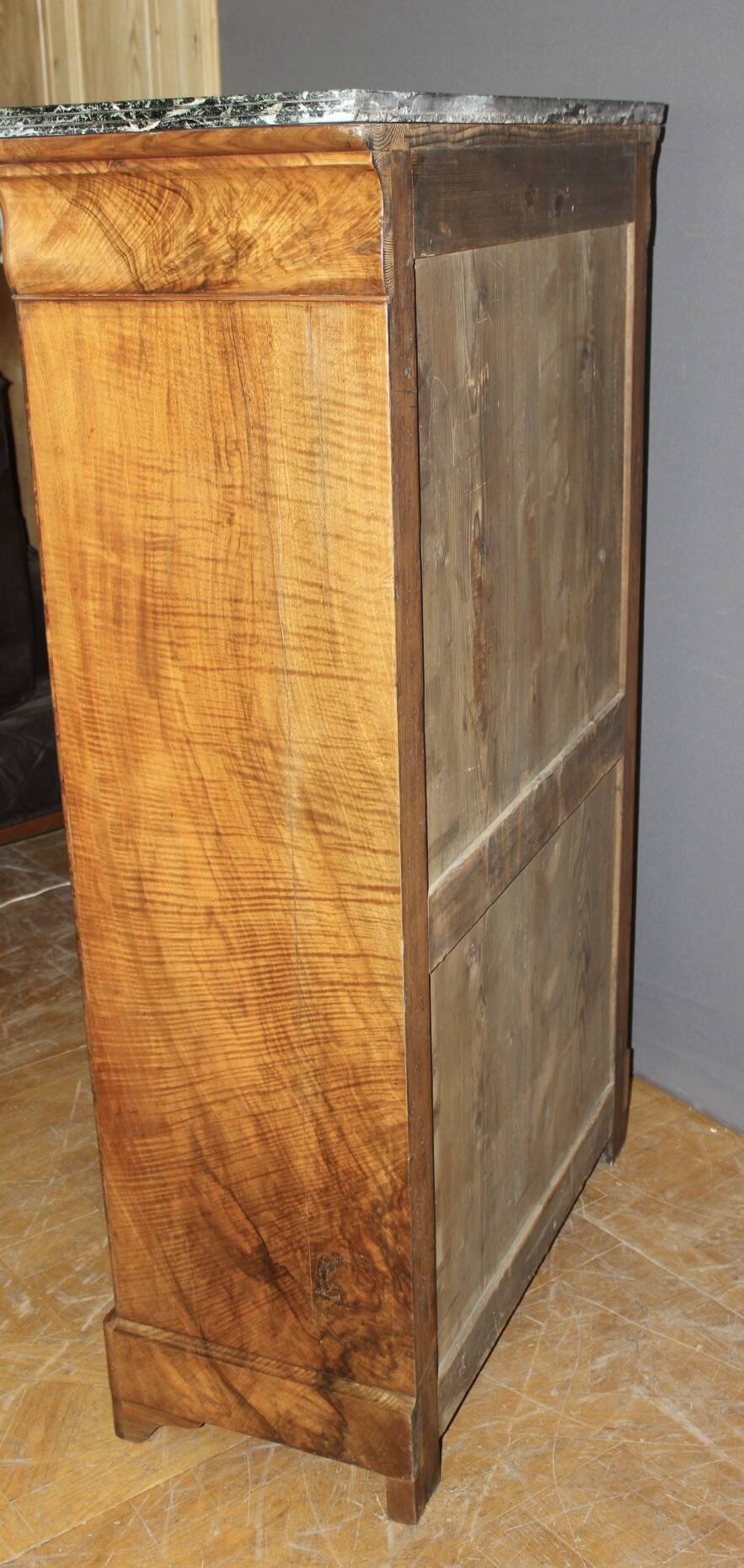 Louis Philippe period secretary in walnut veneer, 19th century.