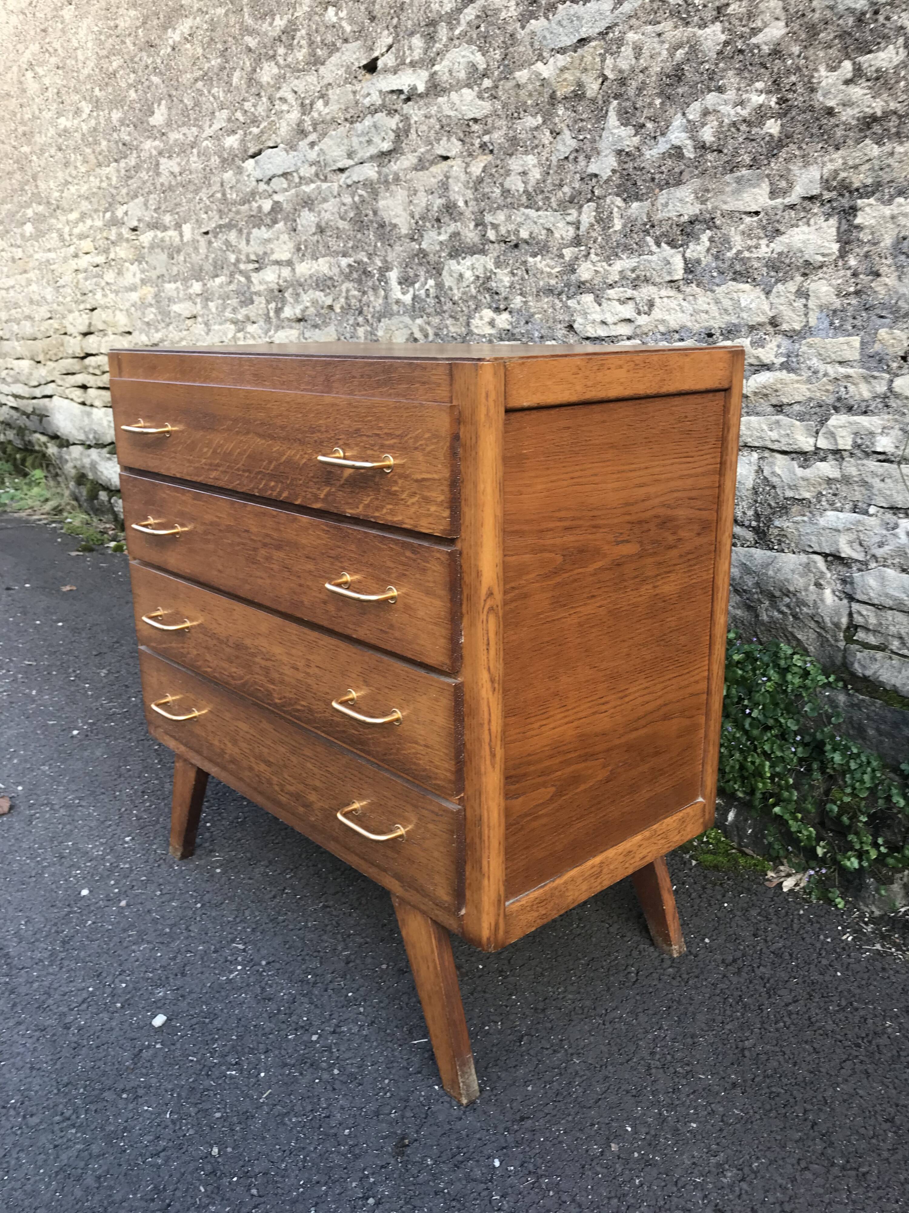 Chest of drawer compass feet