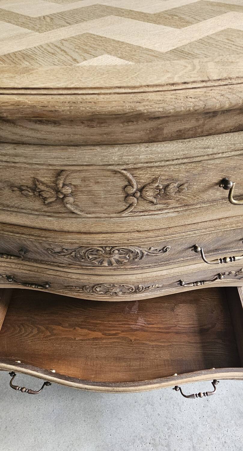 Louis XV style curved chest of drawers with 4 drawers in raw solid oak
