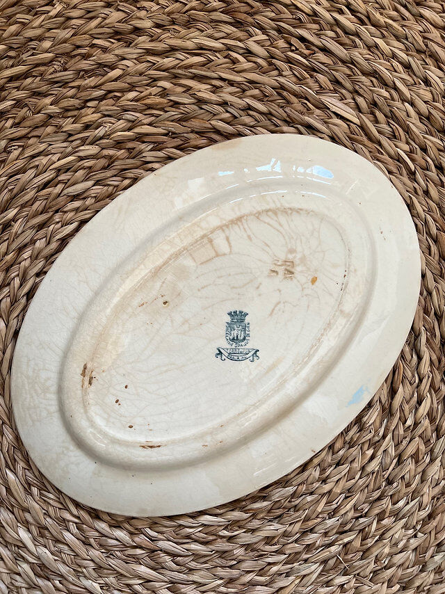 Large oval flat Terre de Fer Gien