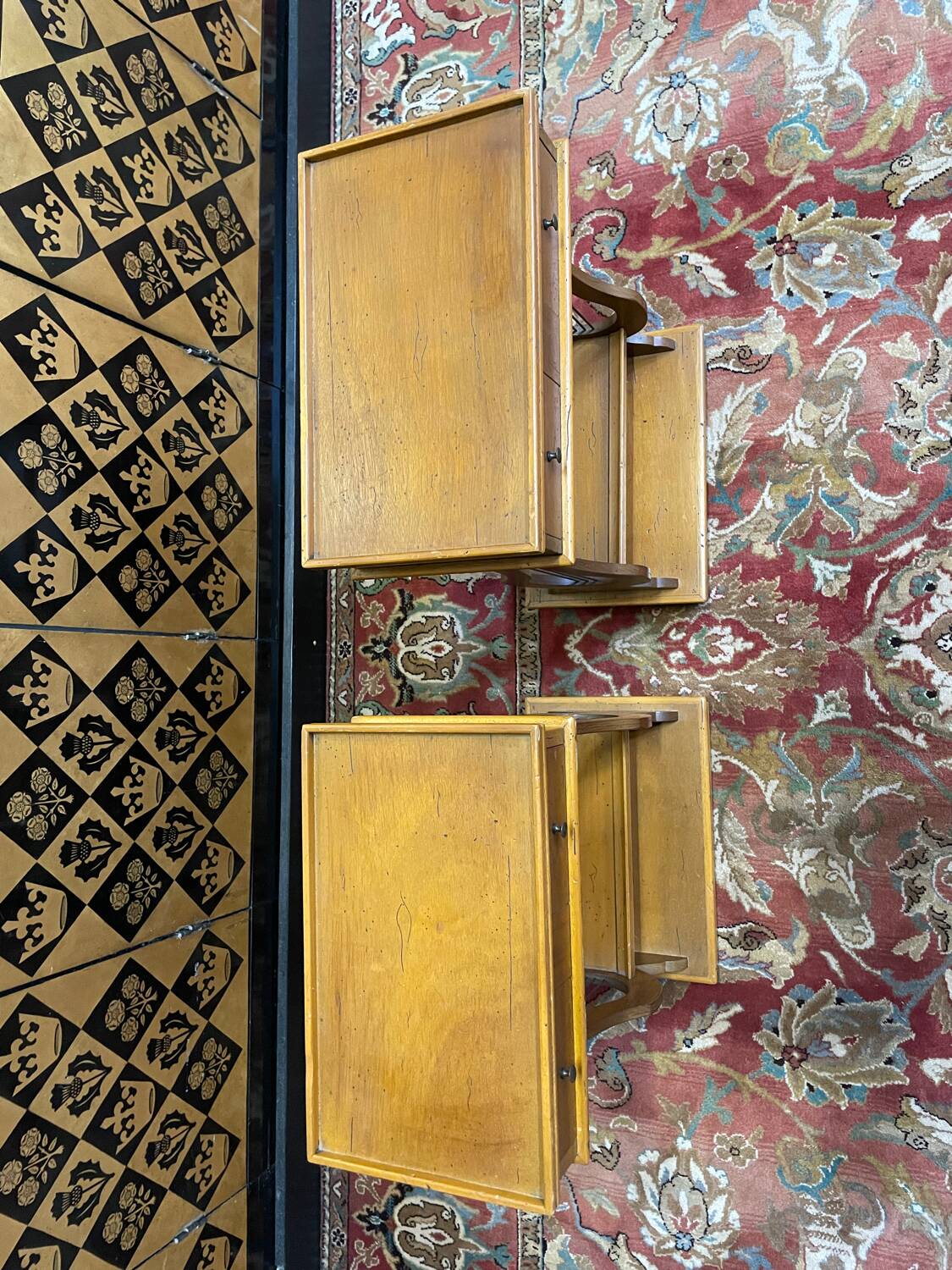 Paire de tables de chevets Lyre