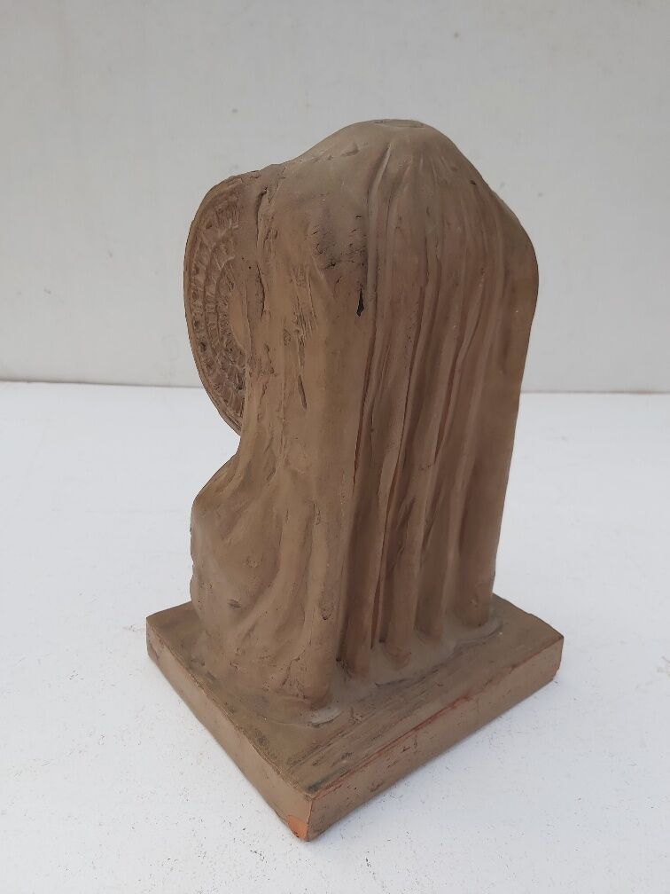 Bust terracotta woman