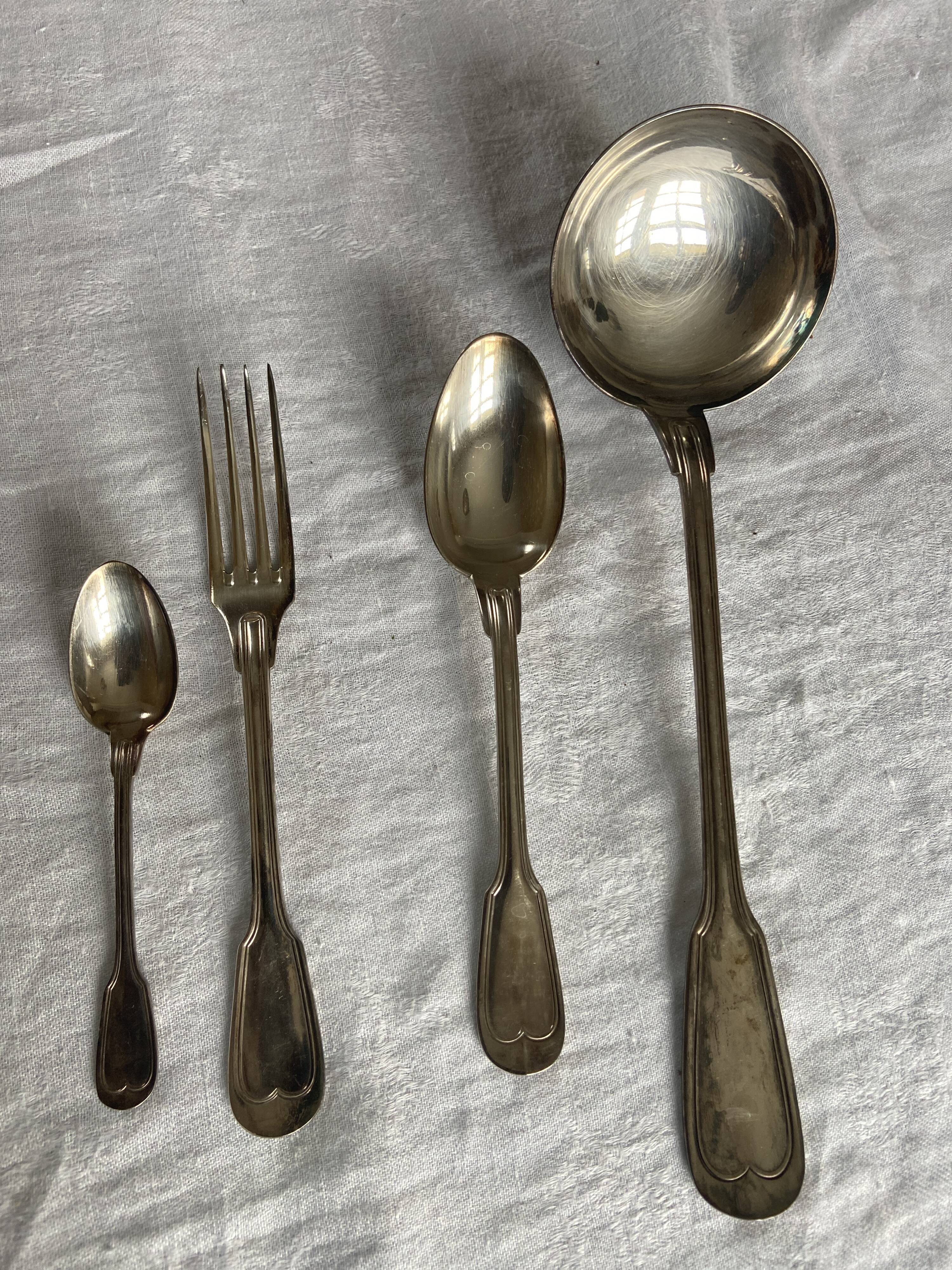 Stainless steel cutlery set