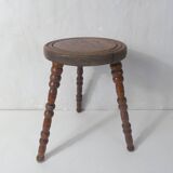 ancien tabouret tripode en bois perlé pour plantes