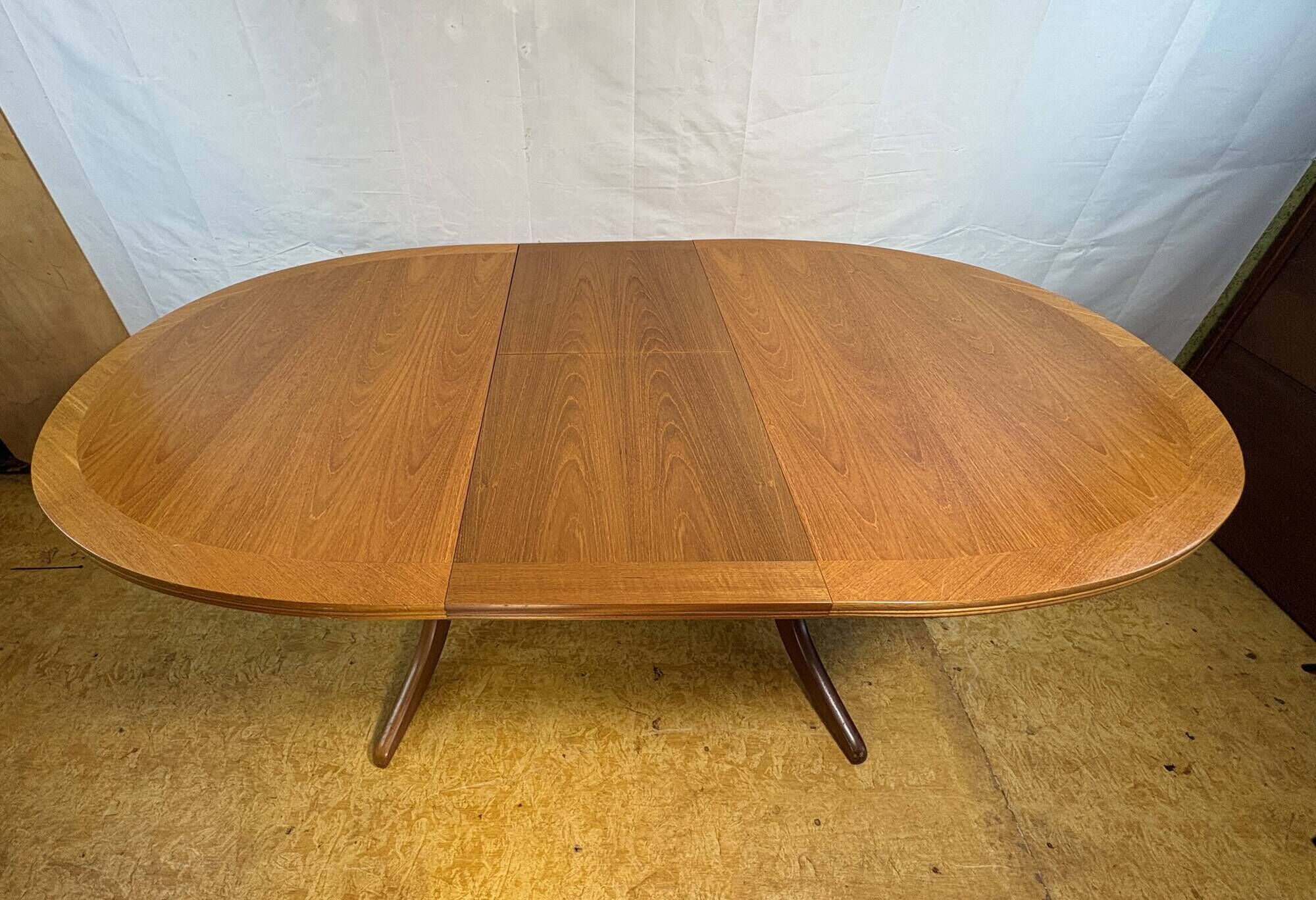 Mid-Century Nathan Teak Extending Dining Table – 1960s Scandinavian Design