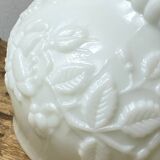 White opaline vase from the early 20th century