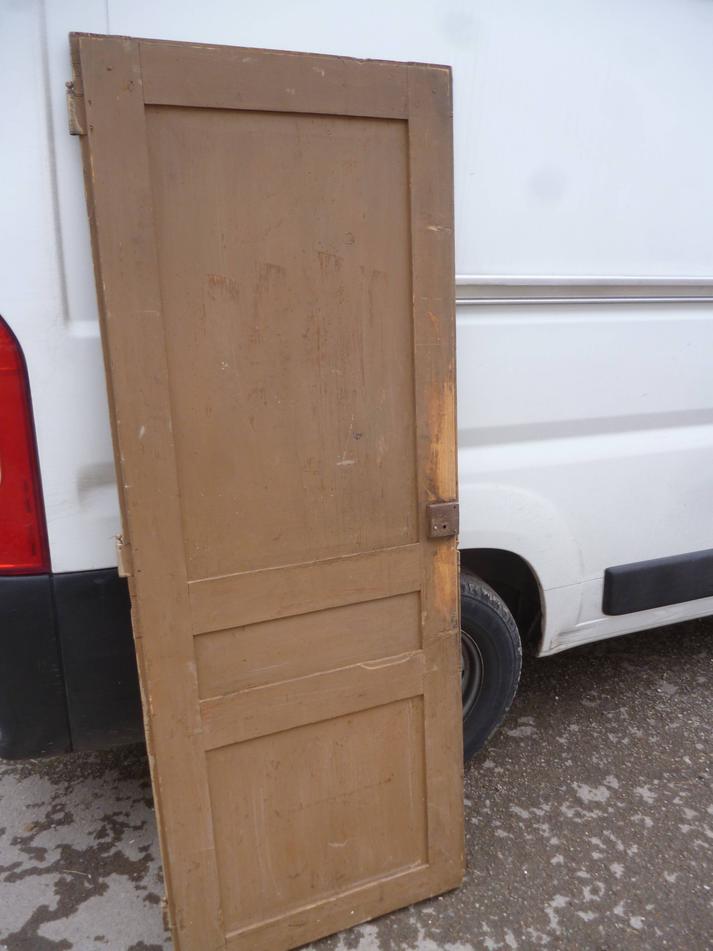 Old door beige patina