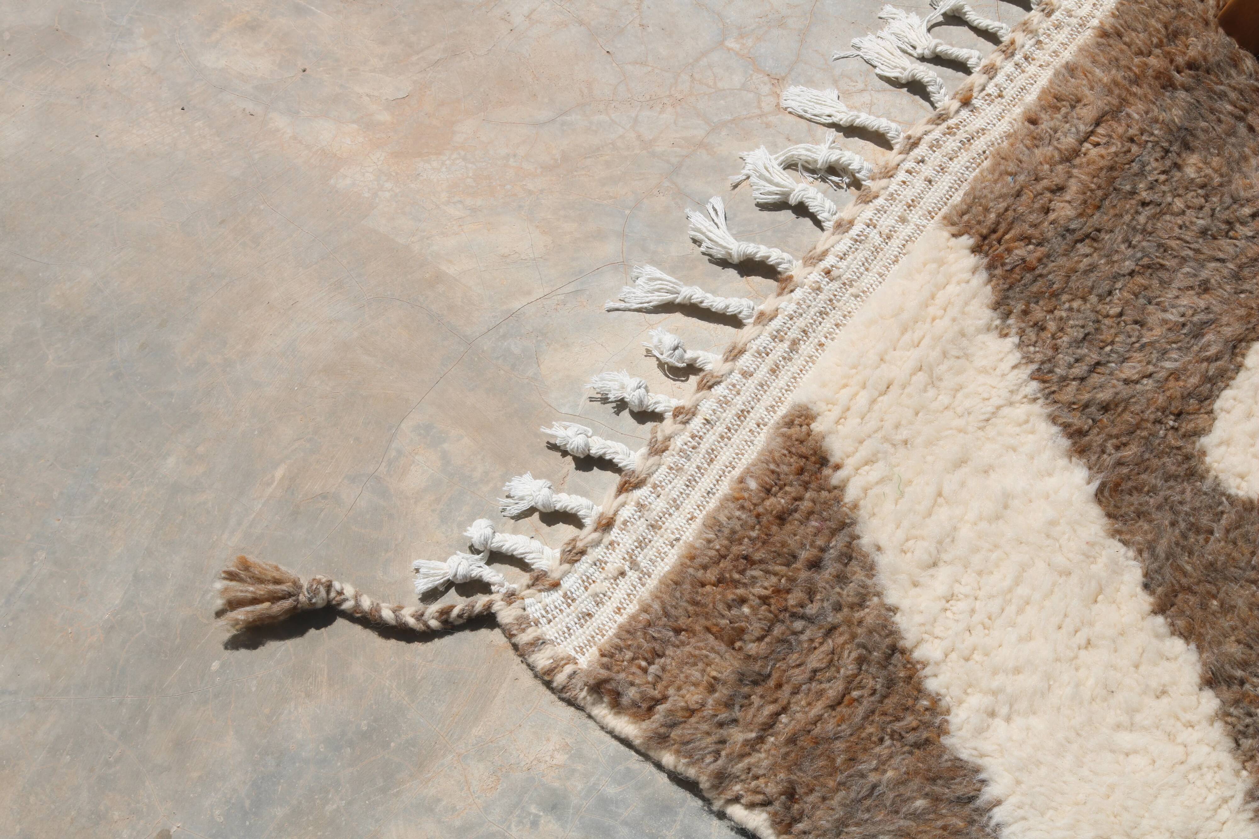 Handwoven Beni Ouarain rug 255×160 cm - AZ820
