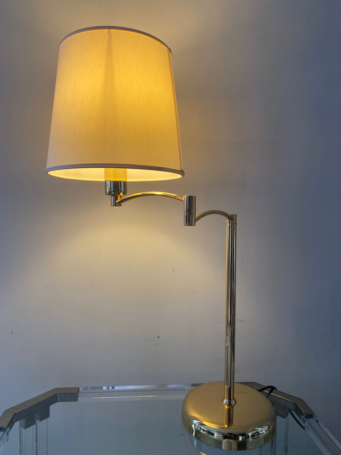Vintage e-reader lamp from the 70s