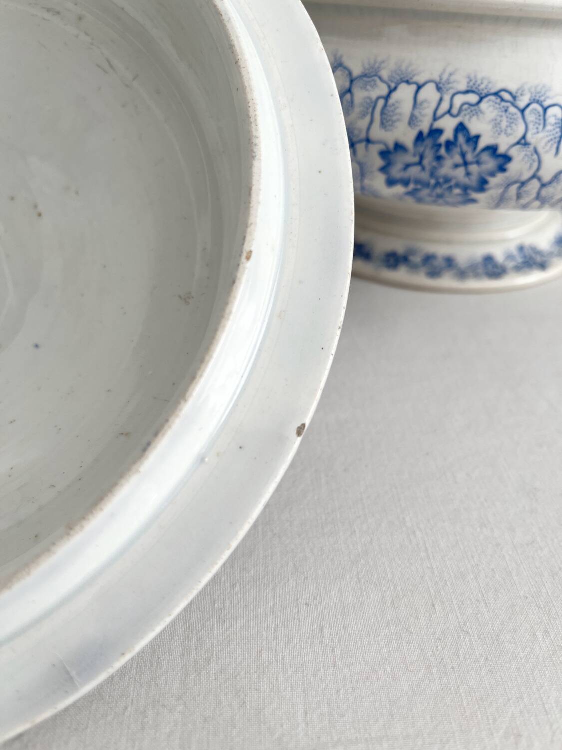 Antique ironstone tureen “Flora Lichen” Creil and Montereau