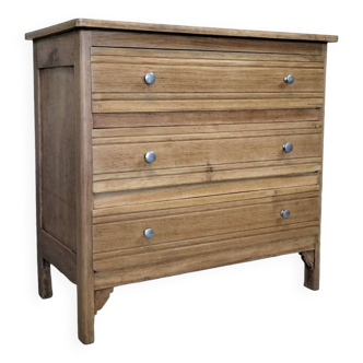 Vintage wooden chest of drawers.