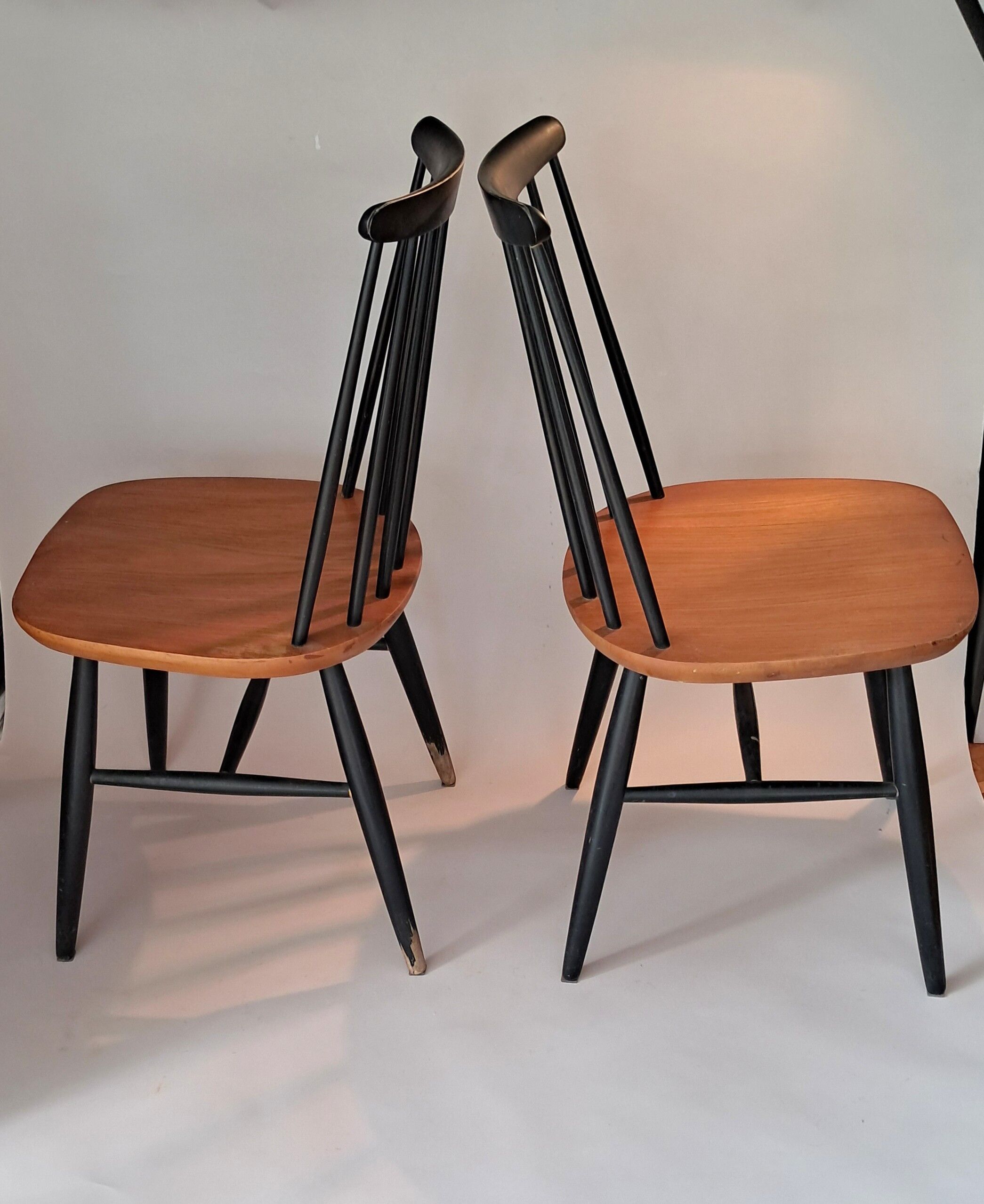 Pair of "Fanett" chairs designed by Ilmari Tapiovaara, circa 1970.