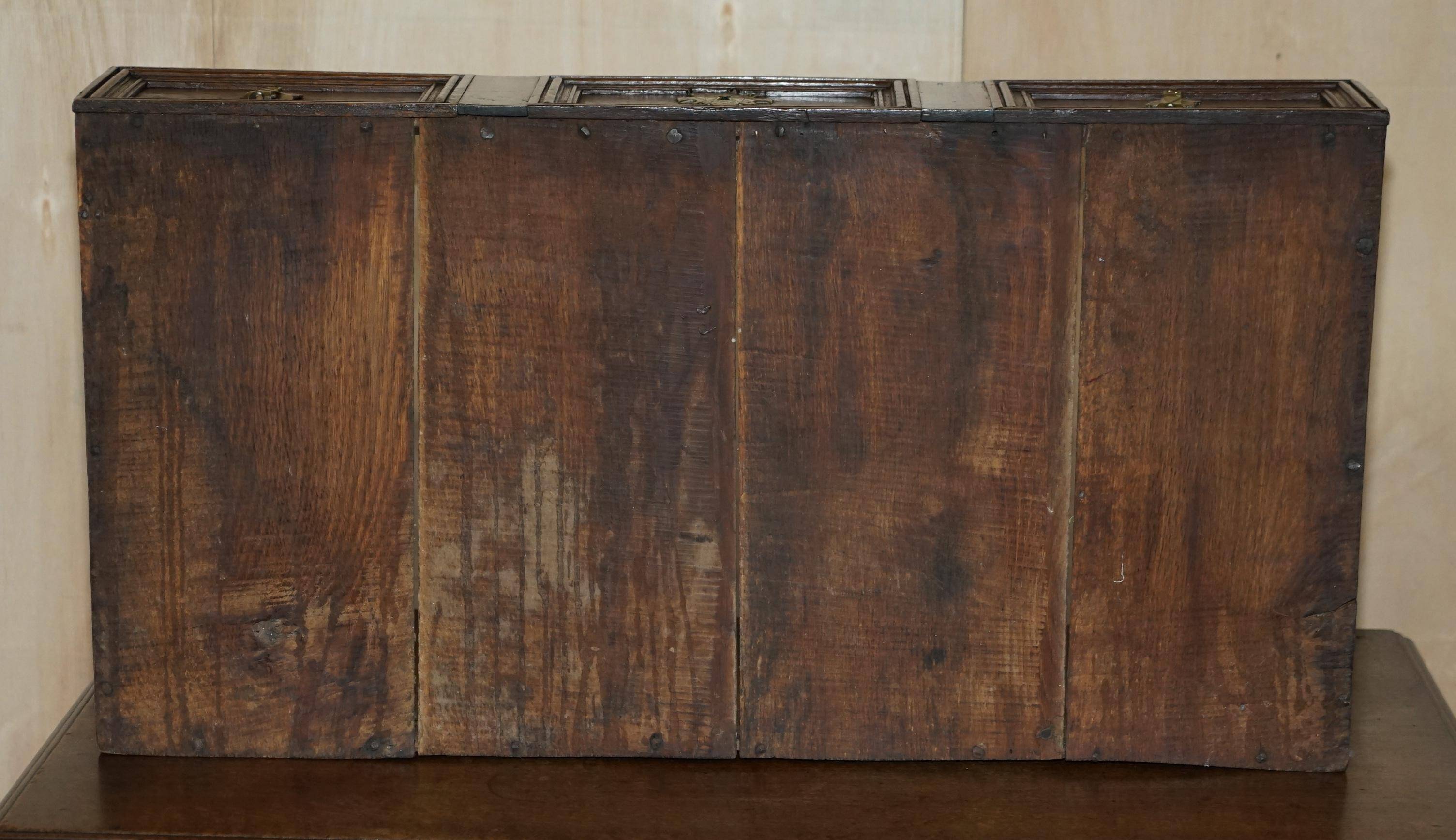 Commode hollandaise en chêne d'époque circa 1720-1740
