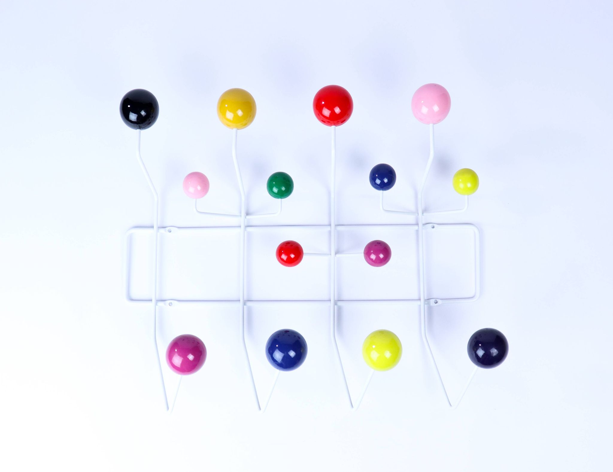 Porte manteau mural Hang It All Charles et Ray Eames pour Vitra