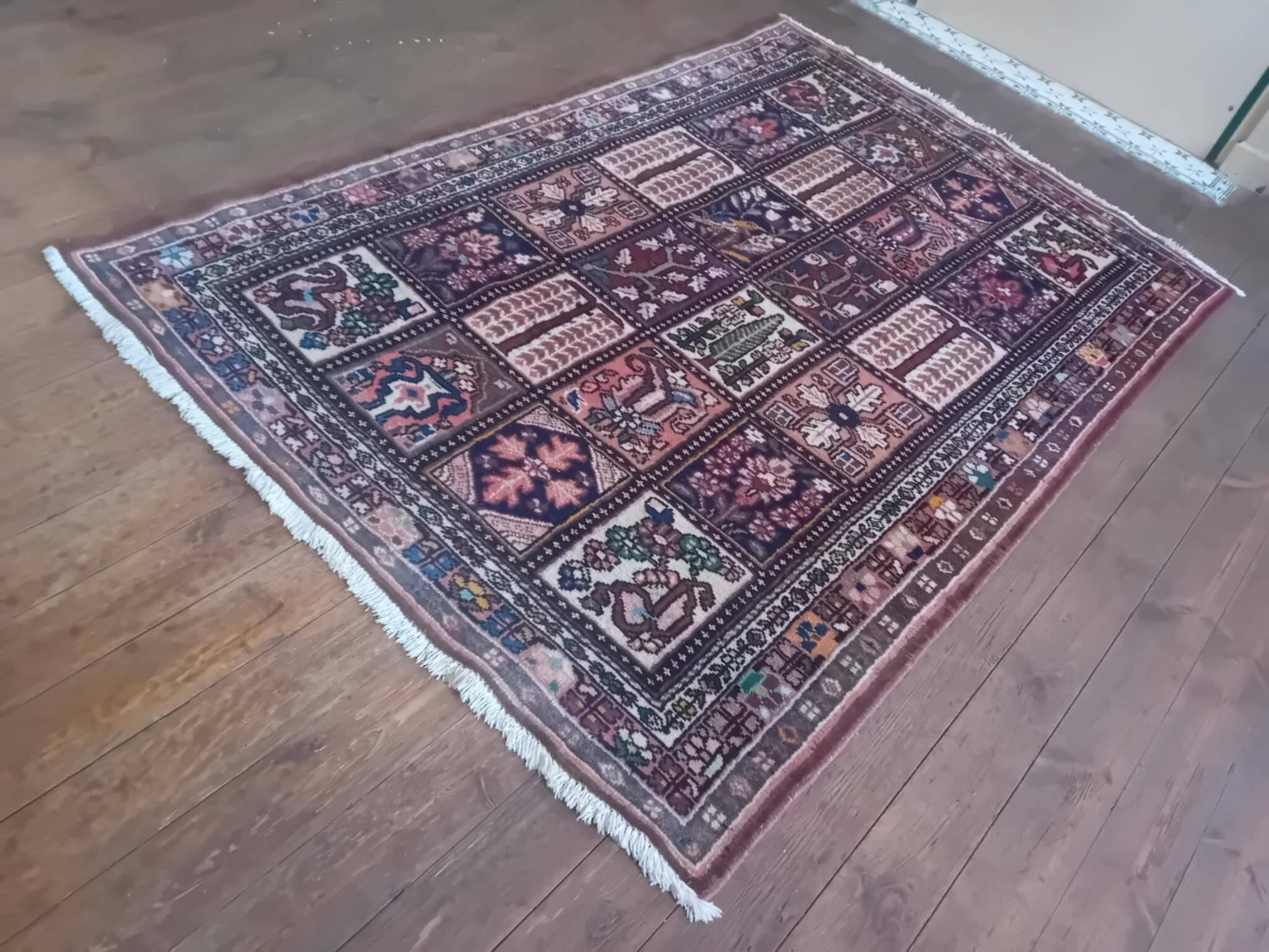 Handmade Persian Bachtiar Rug 208x142cm