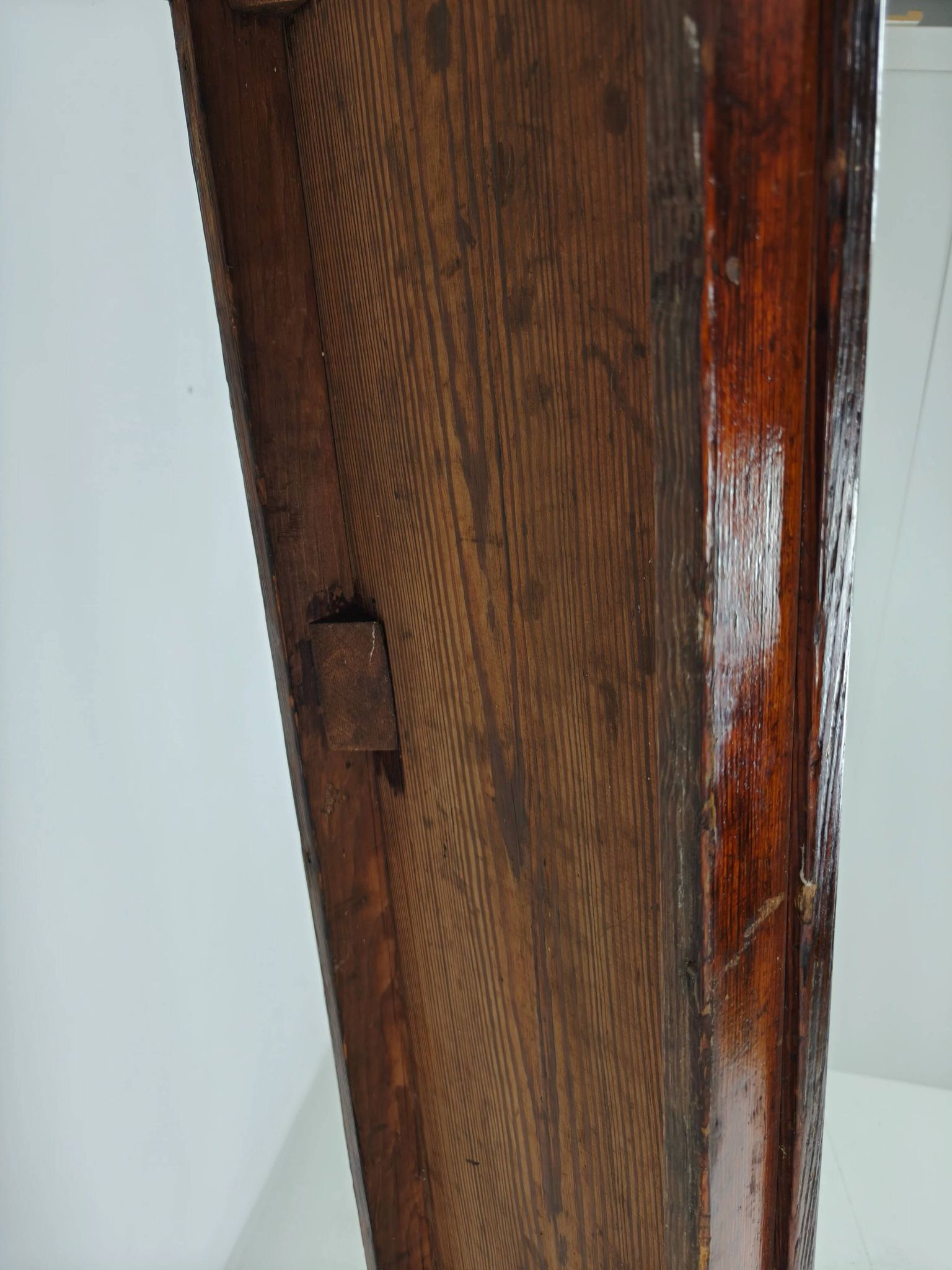 Banc de chemin de fer victorien en pin pitchpin – Halstead’s Makers, Todmorden