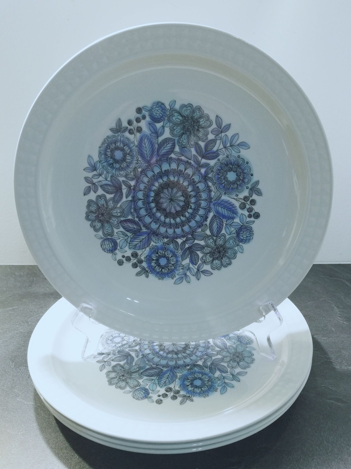 Set of 4 flat plates in Spanish porcelain Pontesa